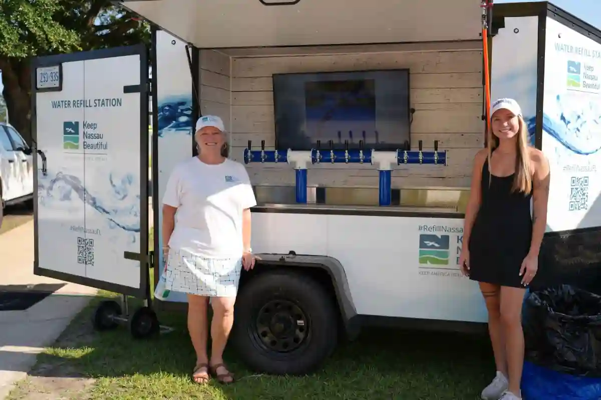 Derrick Henry event June 2025 Lynda and Madison